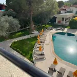Hotel Katre 4*