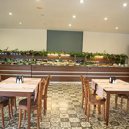 Hotel Katre 4*