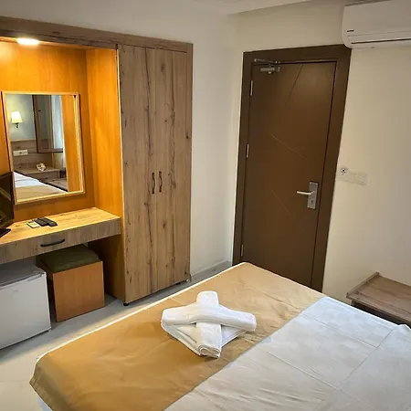 Hotel Katre 4*