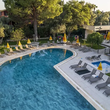 Hotel Katre 4*