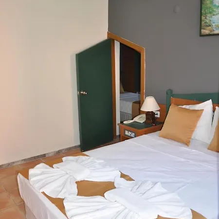 Hotel Katre 4*